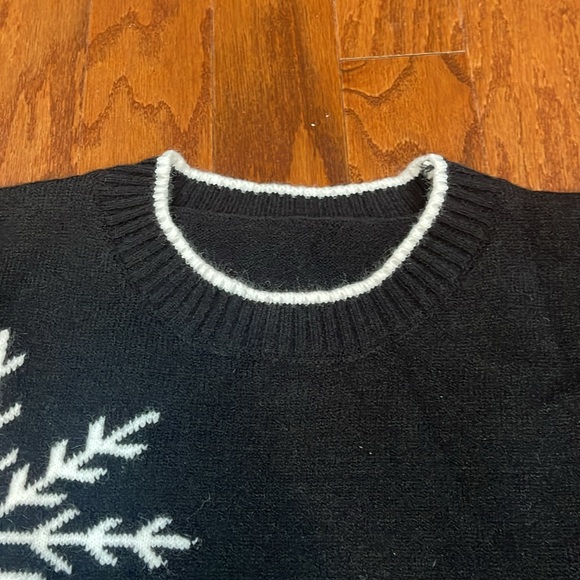 Winter Wonerland Snowflake Sweater - Picture 9 of 11